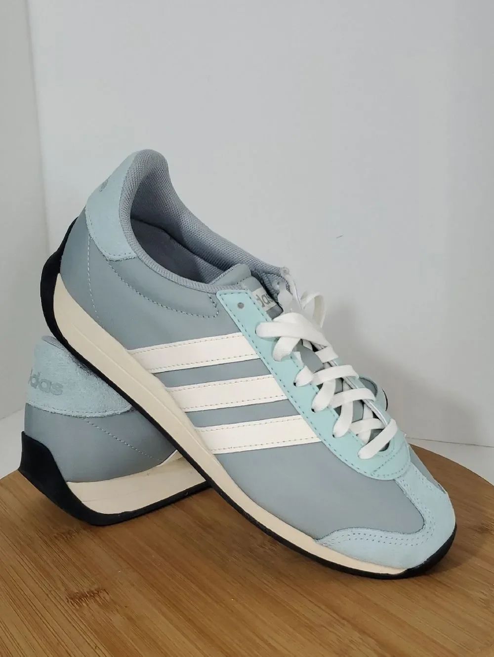 adidas Runvista Sage Green Cream Cloudfoam Comfort Sneakers Women's Size 8.5 NWT
